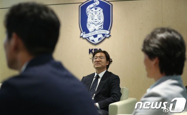现在，还不确定林德洛夫是否在下赛季季前赛时仍然是曼联的一员，他的合同将于6月30日到期。